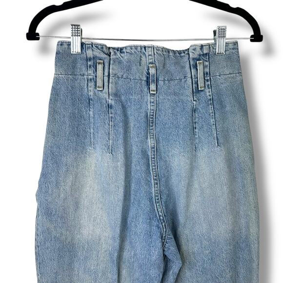 Abercrombie & Fitch Vintage Inspired Ultra High Rise Paperbag Raw Hem Mom Jeans - Picture 10 of 13